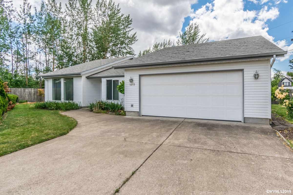 1253 Ashwood Ct - Photo 1