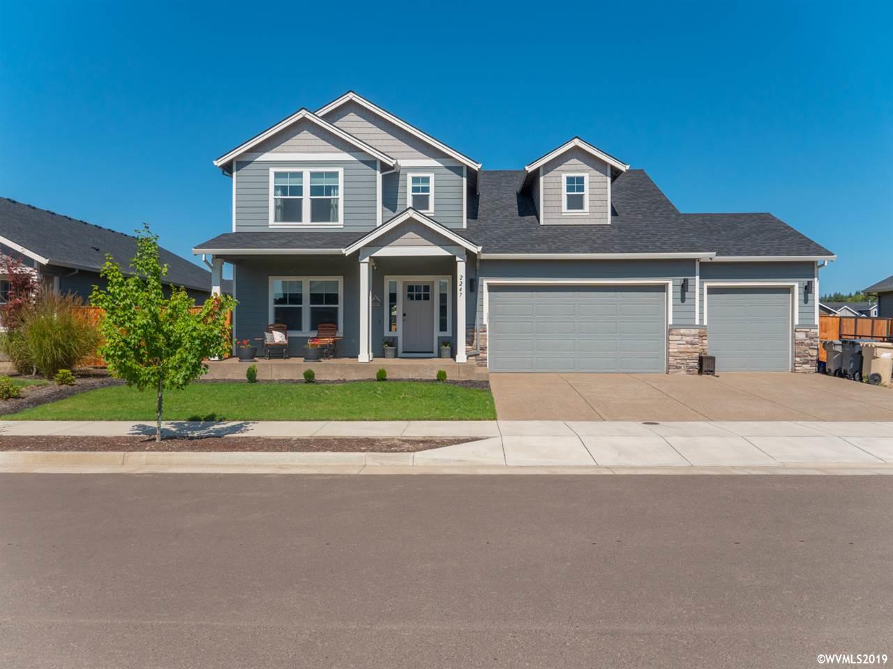 2247 Evergreen Av - Photo 1