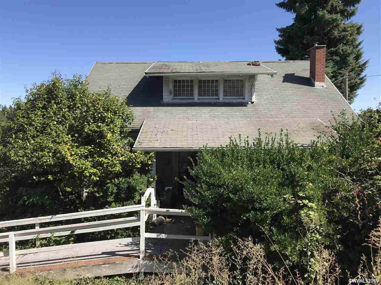 1370 Wallace Rd - Photo 1