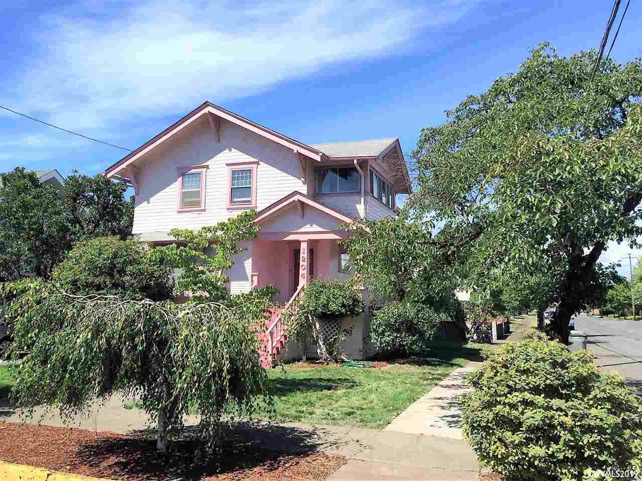 1204 Ferry St - Photo 1