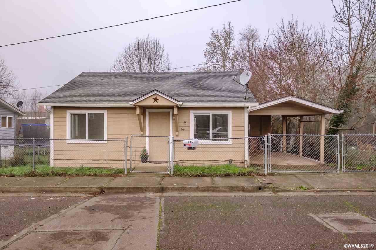 910 13th Av - Photo 1