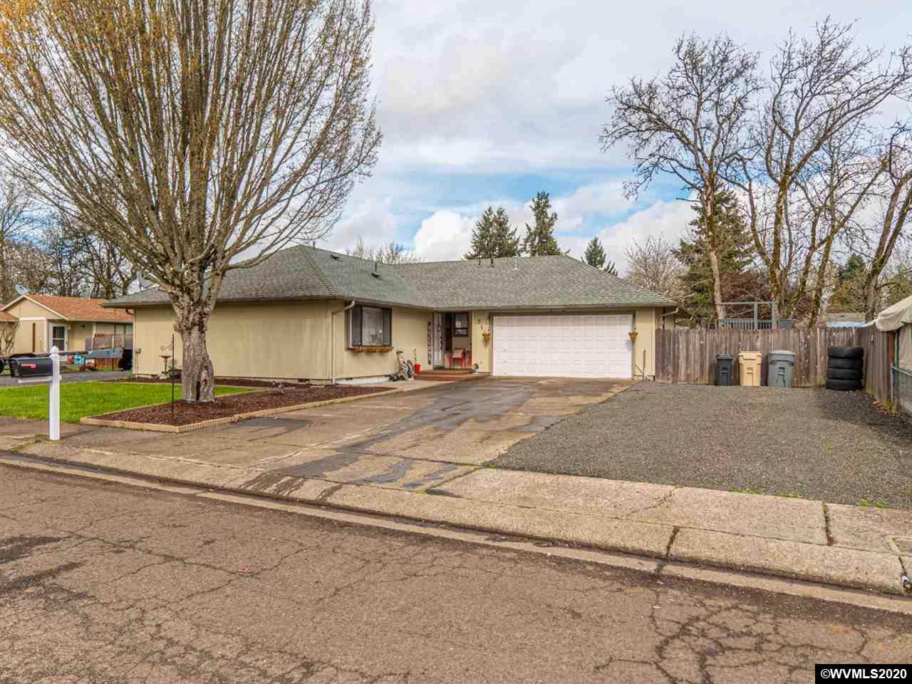 555 16th St - Photo 1