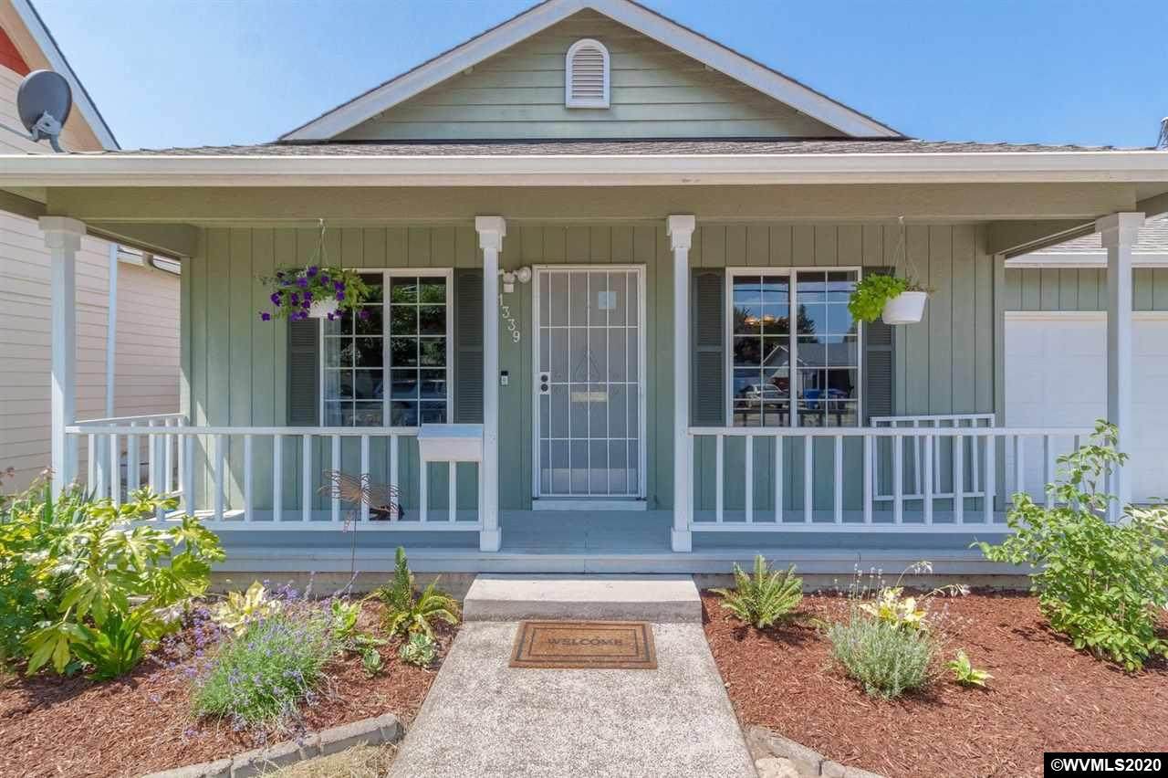 1339 Baker St - Photo 1