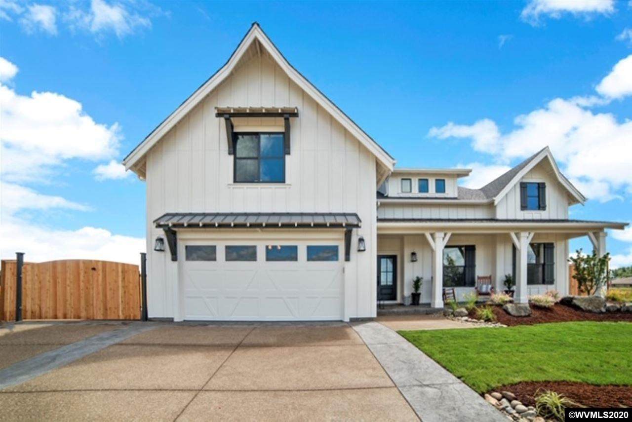652 Syron St - Photo 1