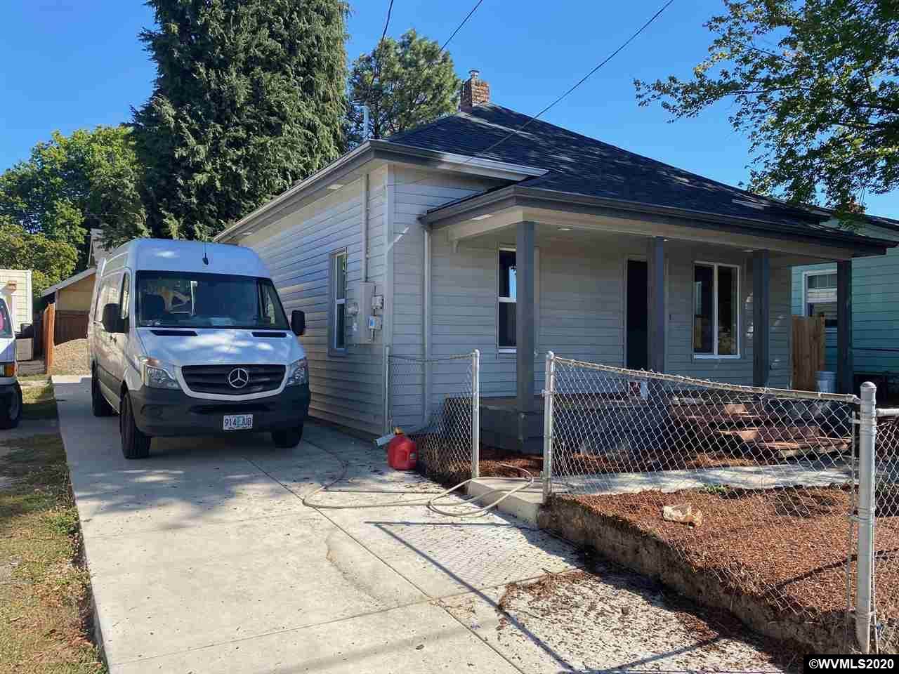 424 23rd St - Photo 1