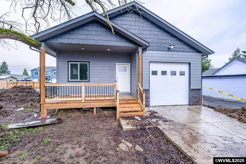 835 Oak St - Photo 1