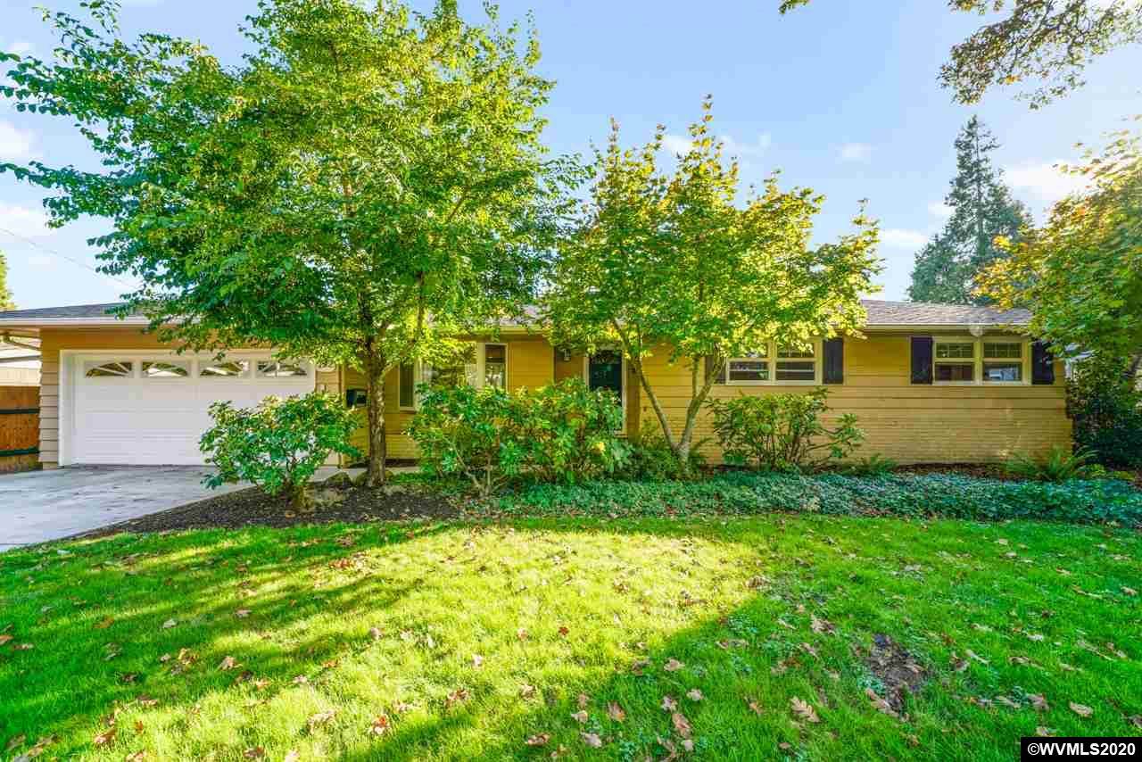992 Normandy Dr - Photo 1