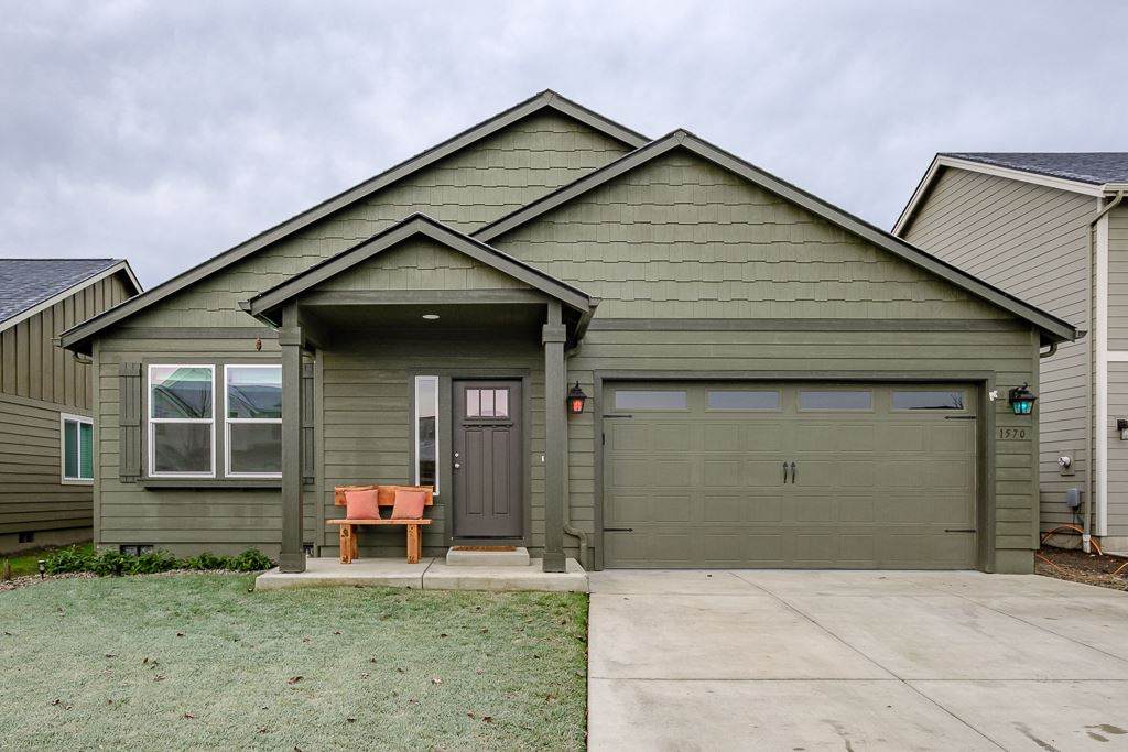 1570 Barberry Av - Photo 1