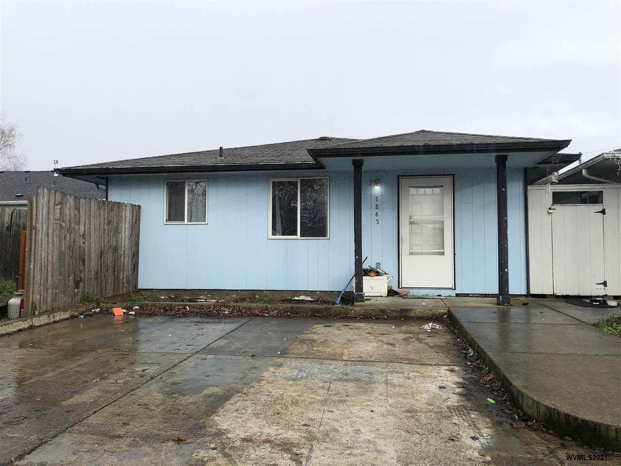 1845 Queen Av - Photo 1