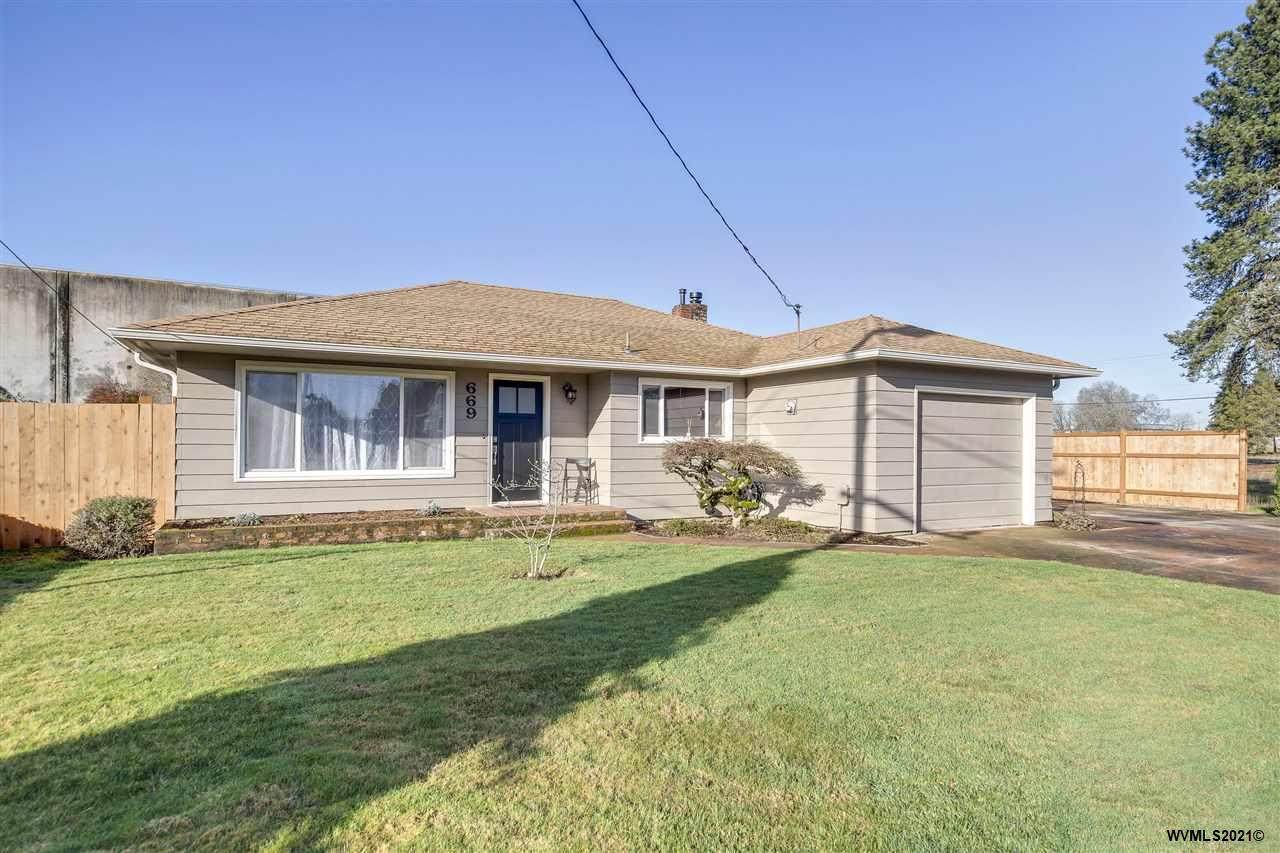 669 Evergreen Av - Photo 1