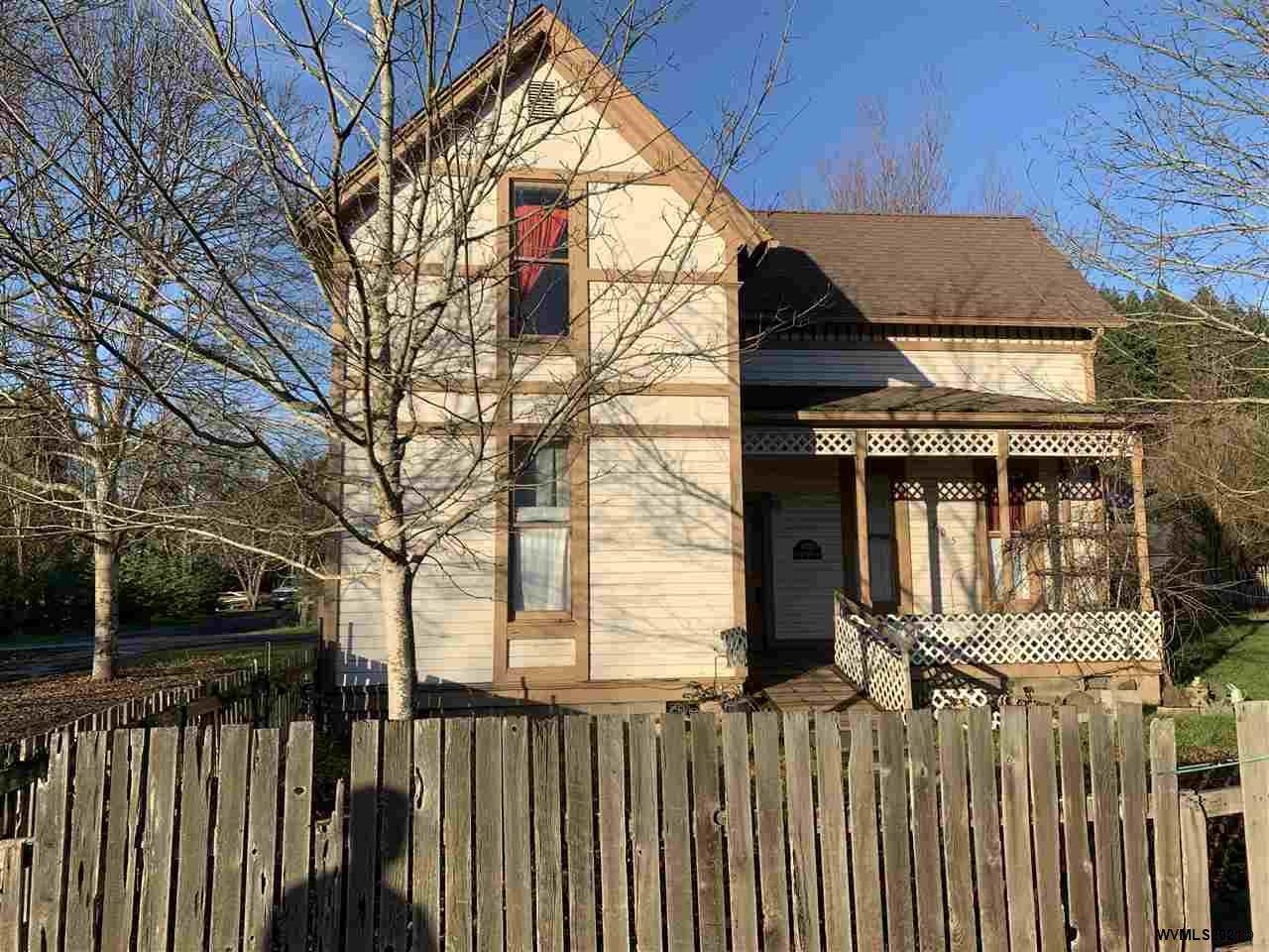 305 Kirk Av - Photo 1