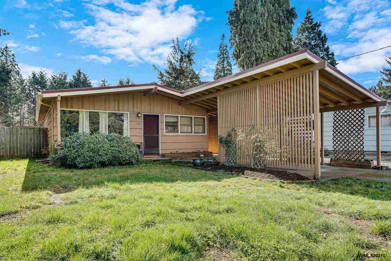746 Charles Av - Photo 1