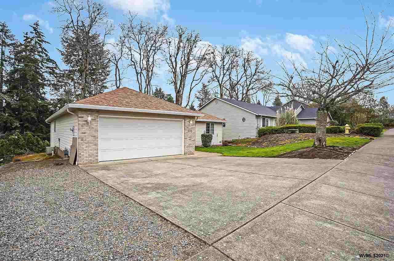 946 Clarmount St - Photo 1