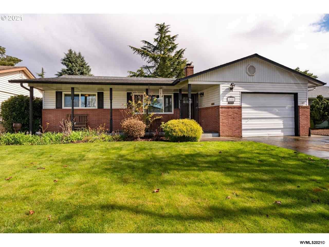 844 Oregon Wy - Photo 1
