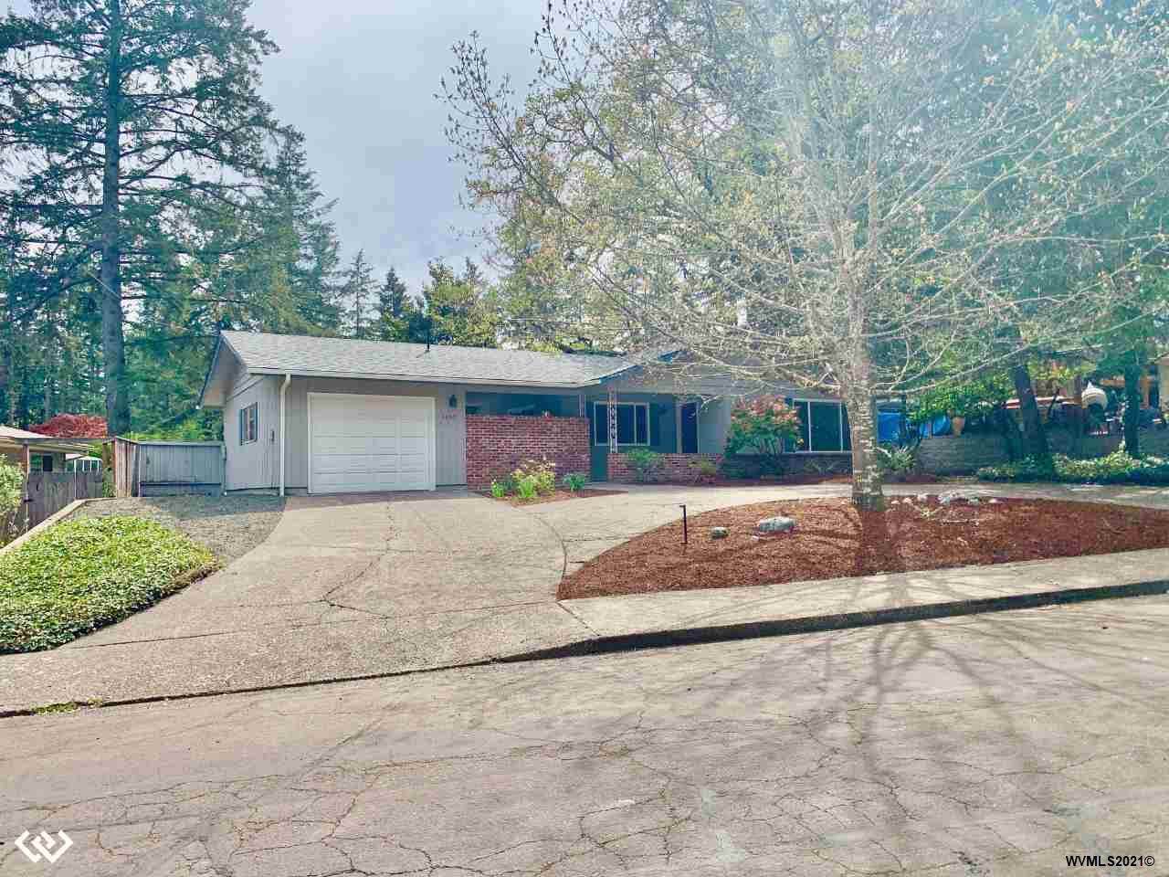 3050 Lynwood Cl - Photo 1