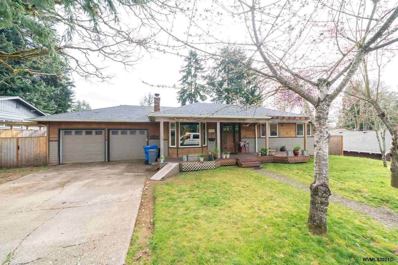 3858 Crestview Dr - Photo 1