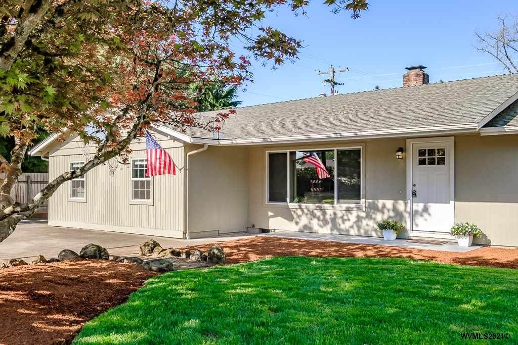 1136 Cloverdale Dr - Photo 1
