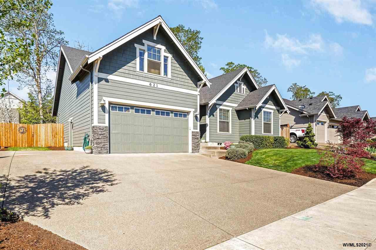 621 Hillcrest Dr - Photo 1