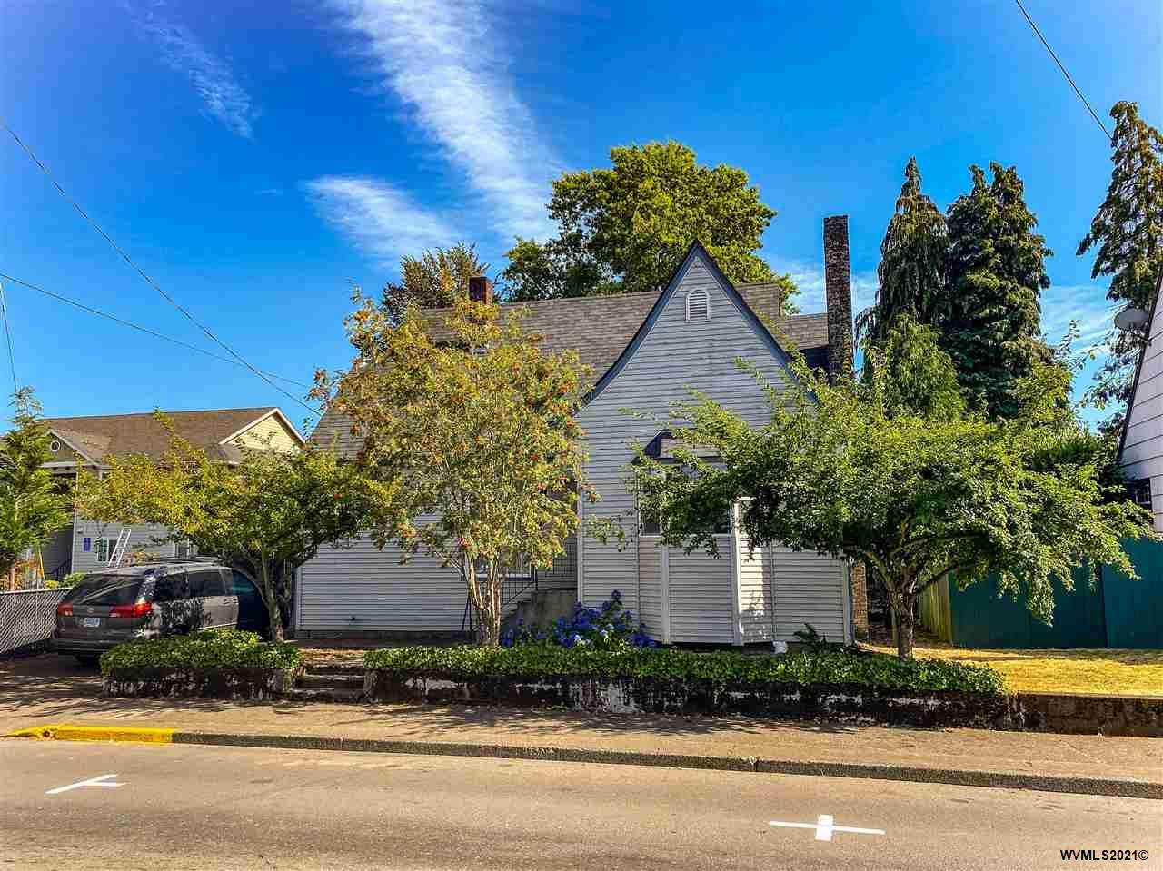 1627 Main St - Photo 1