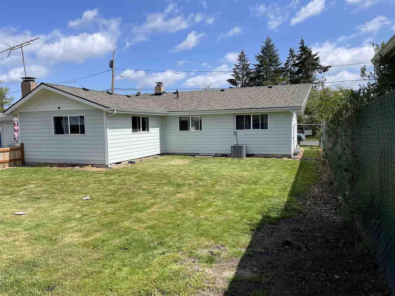 655 45Th Pl - Photo 1