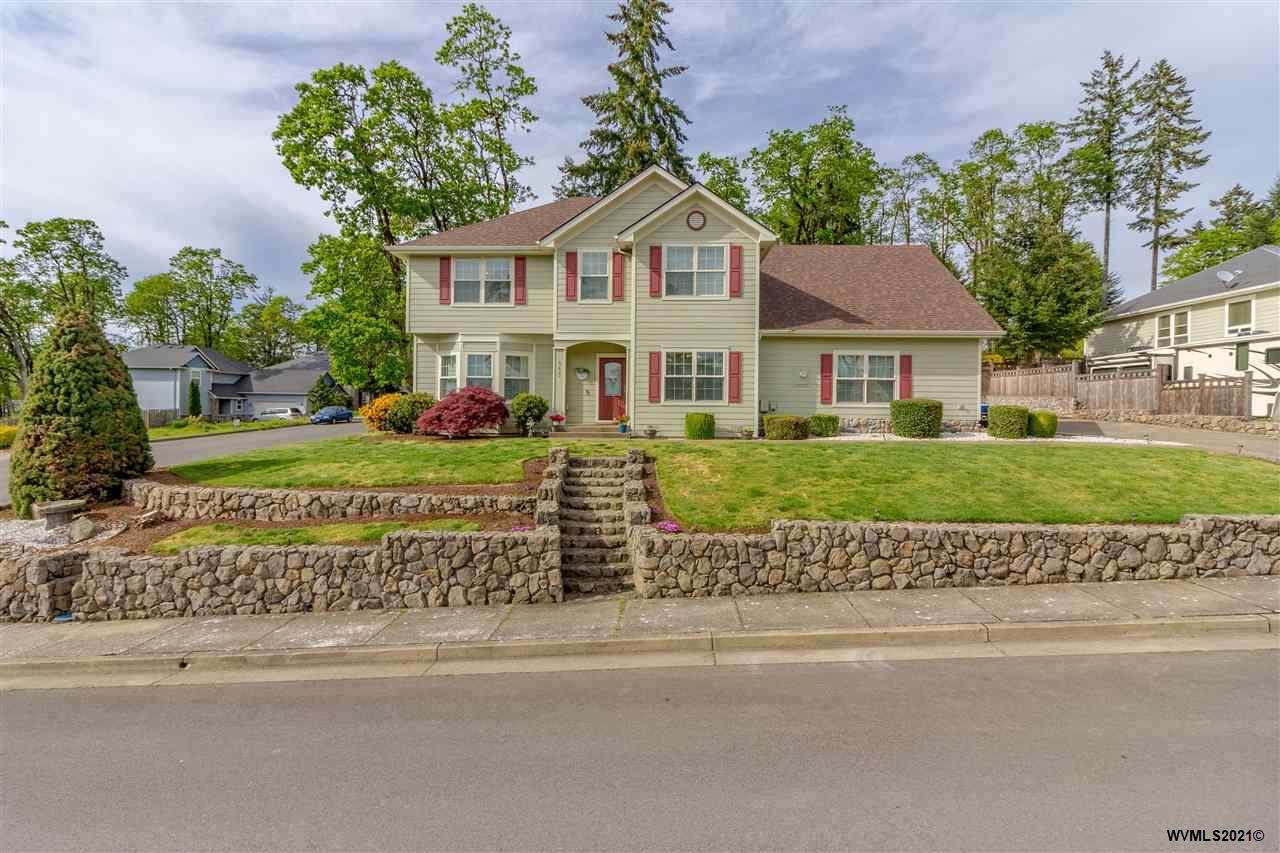 553 Eve Dr - Photo 1
