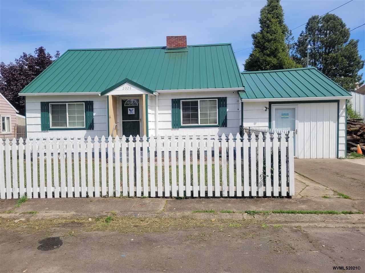 2028 Vaughn Av - Photo 1
