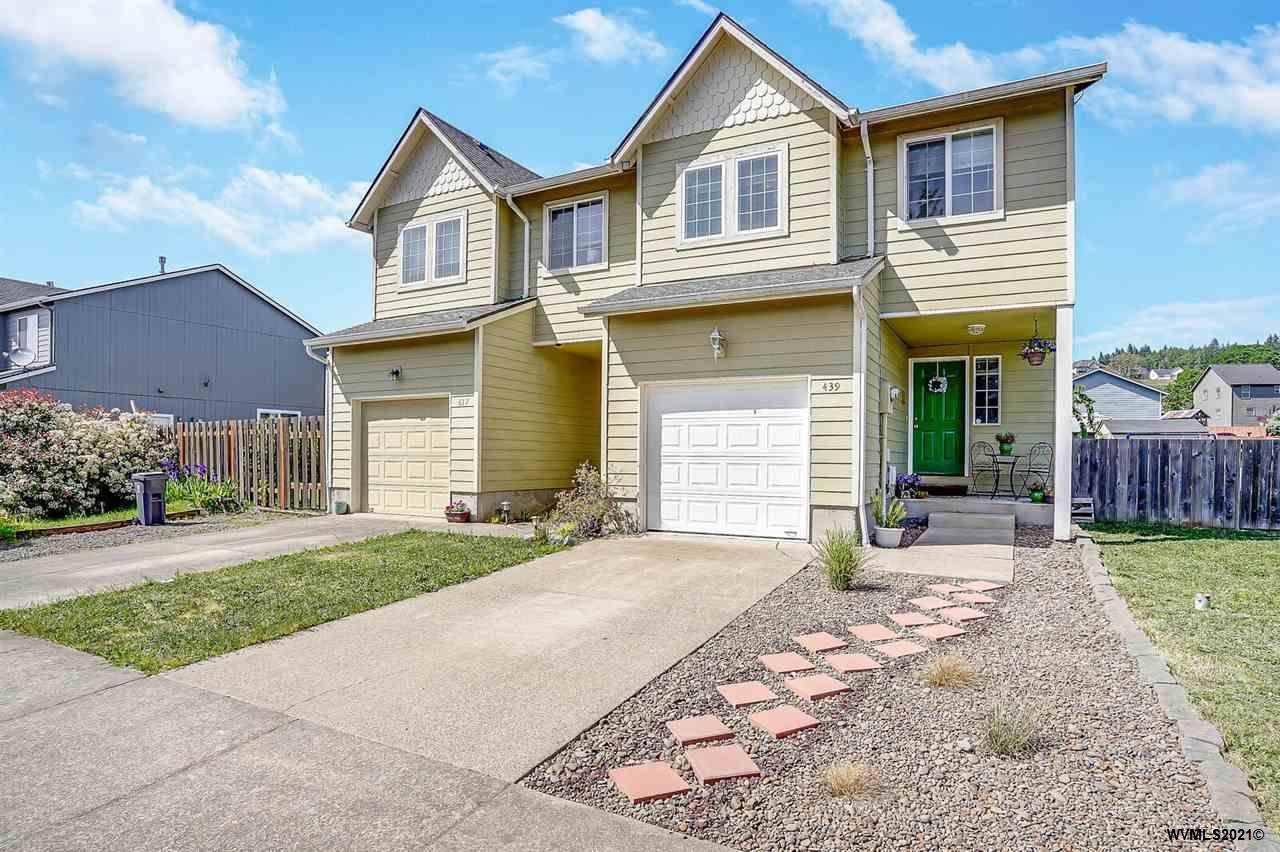 439 College St - Photo 1