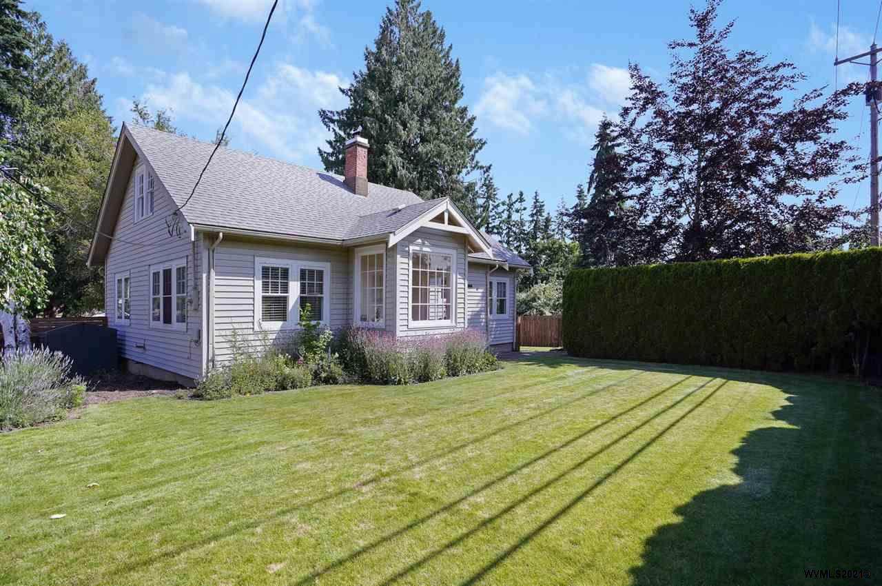 1051 Oak St - Photo 1