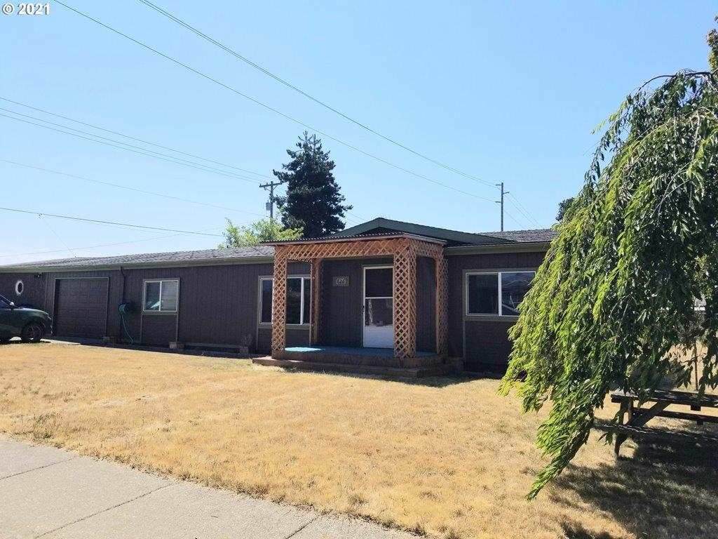 826 8th St - Photo 1