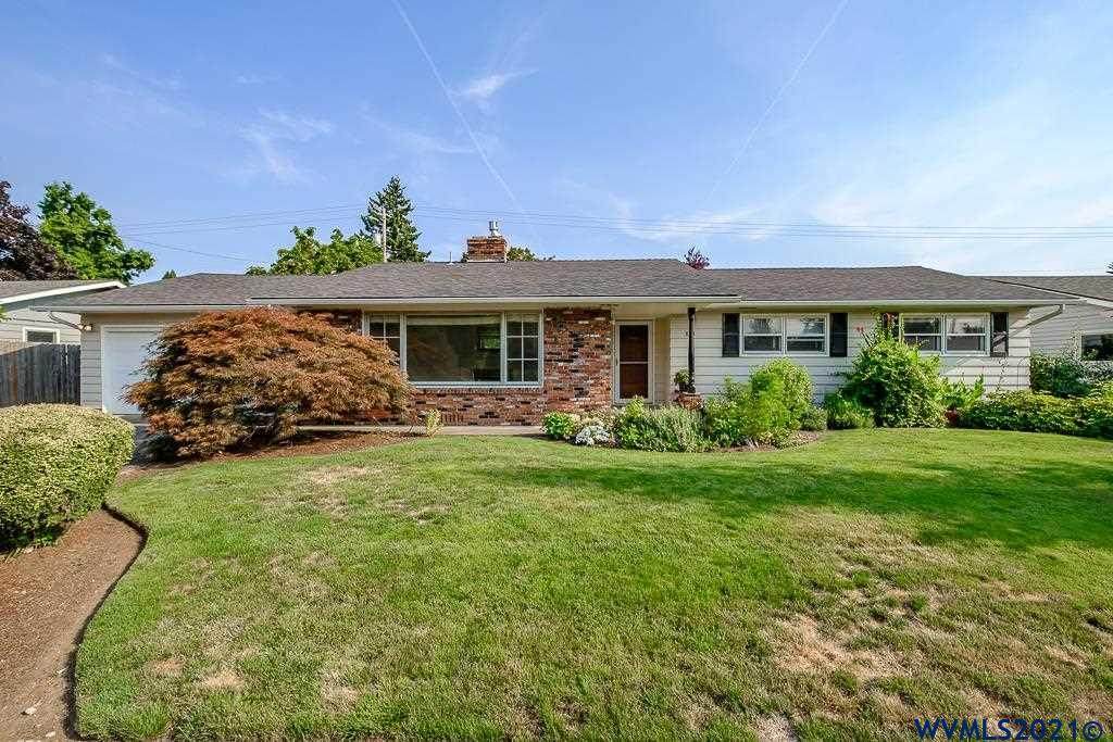 821 Ivy Wy - Photo 1