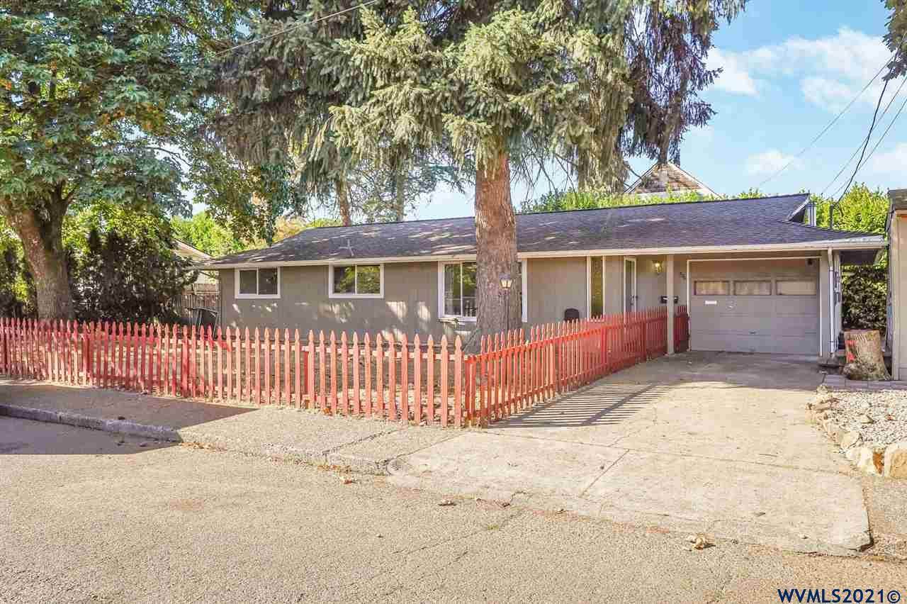 220 Maple St - Photo 1