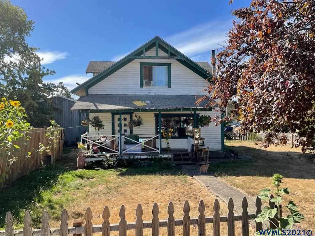 1031 Oak St - Photo 1