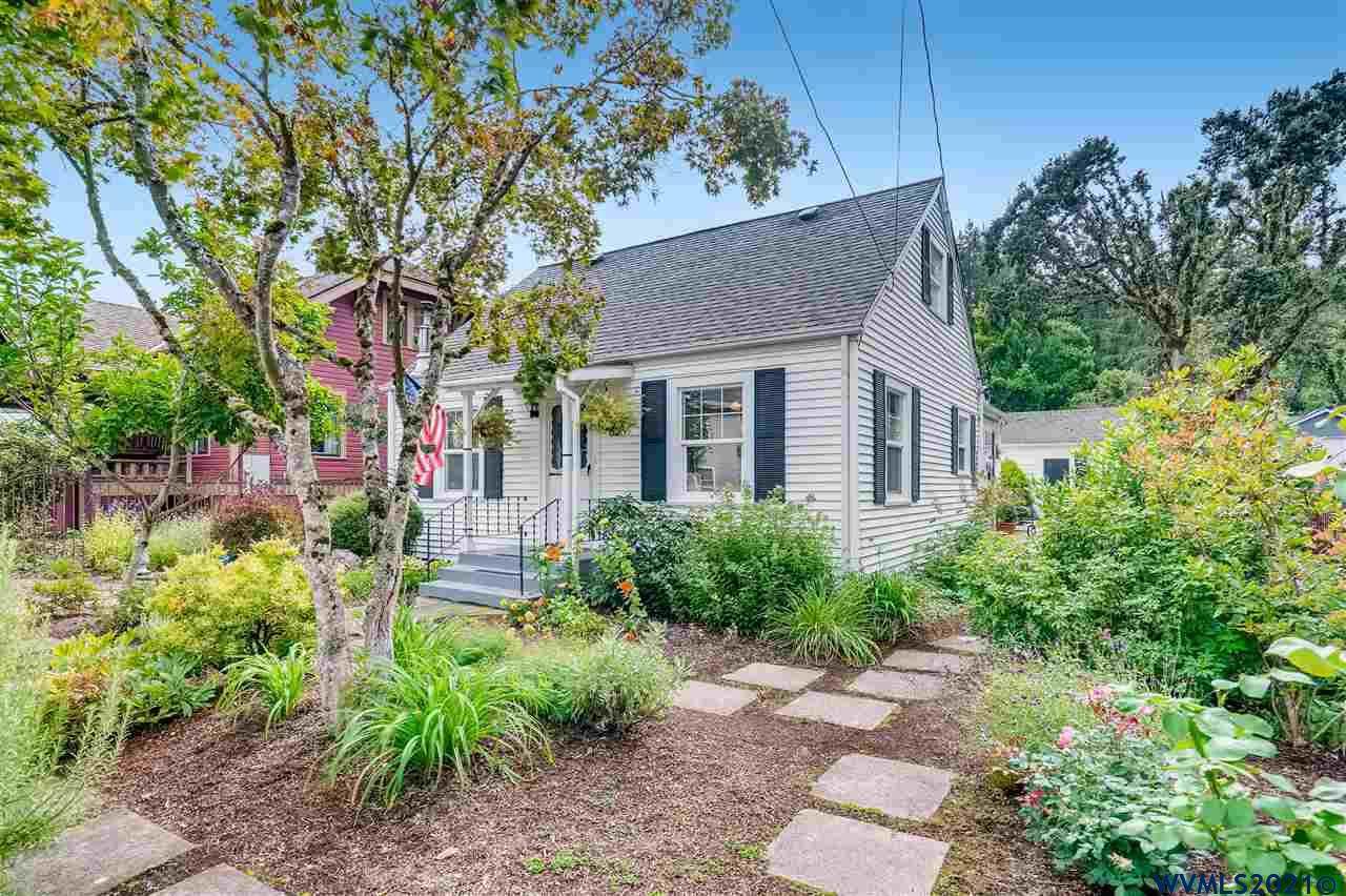 828 Barger St - Photo 1