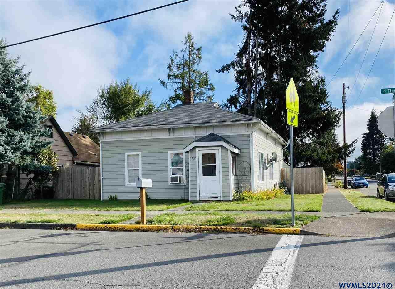 902 3rd Av - Photo 1