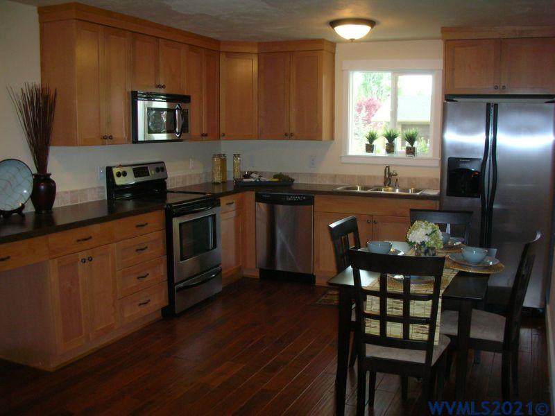 2832 Newton - Photo 1