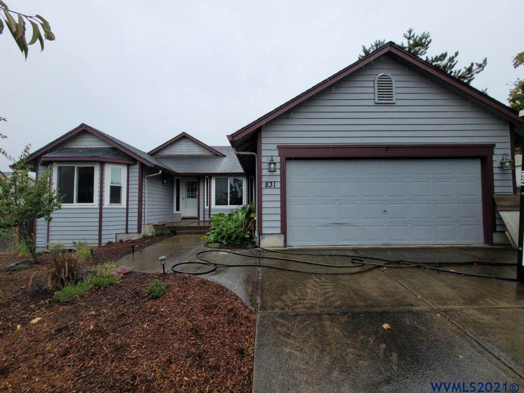 831 12th St - Photo 1