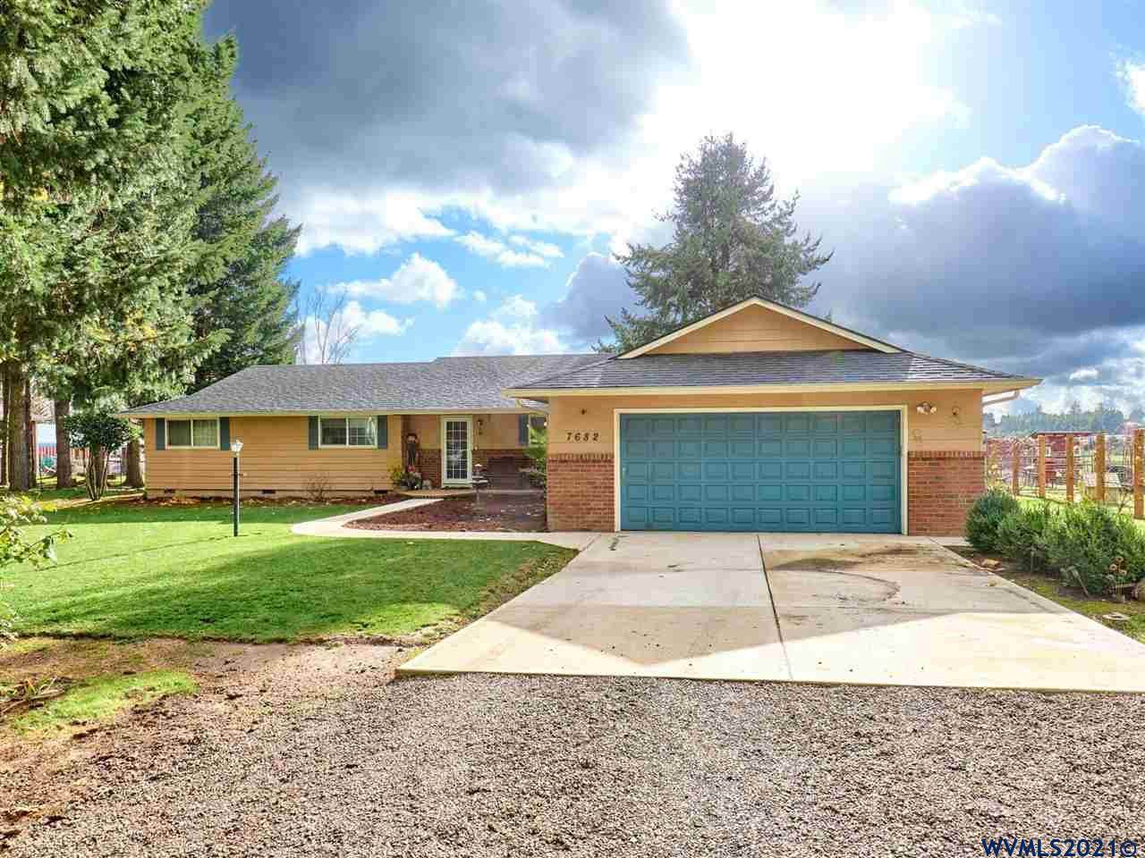 7682 Macleay Rd - Photo 1