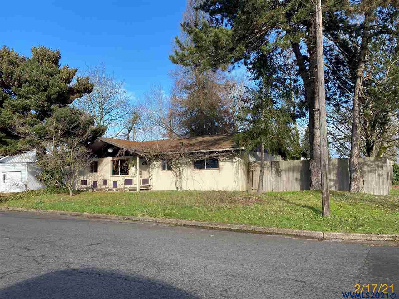 725 13th Av - Photo 1