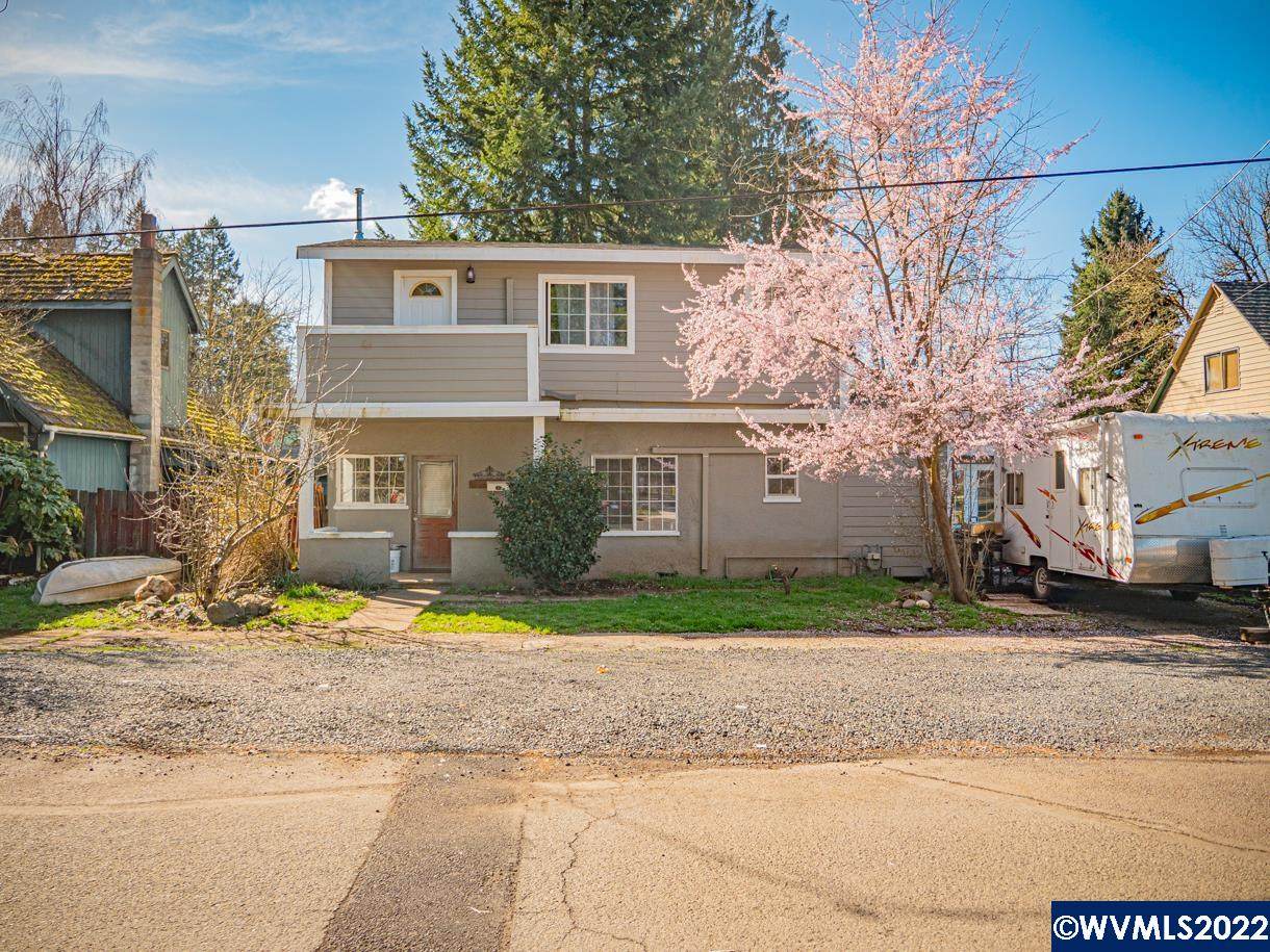 816 14th Av - Photo 1
