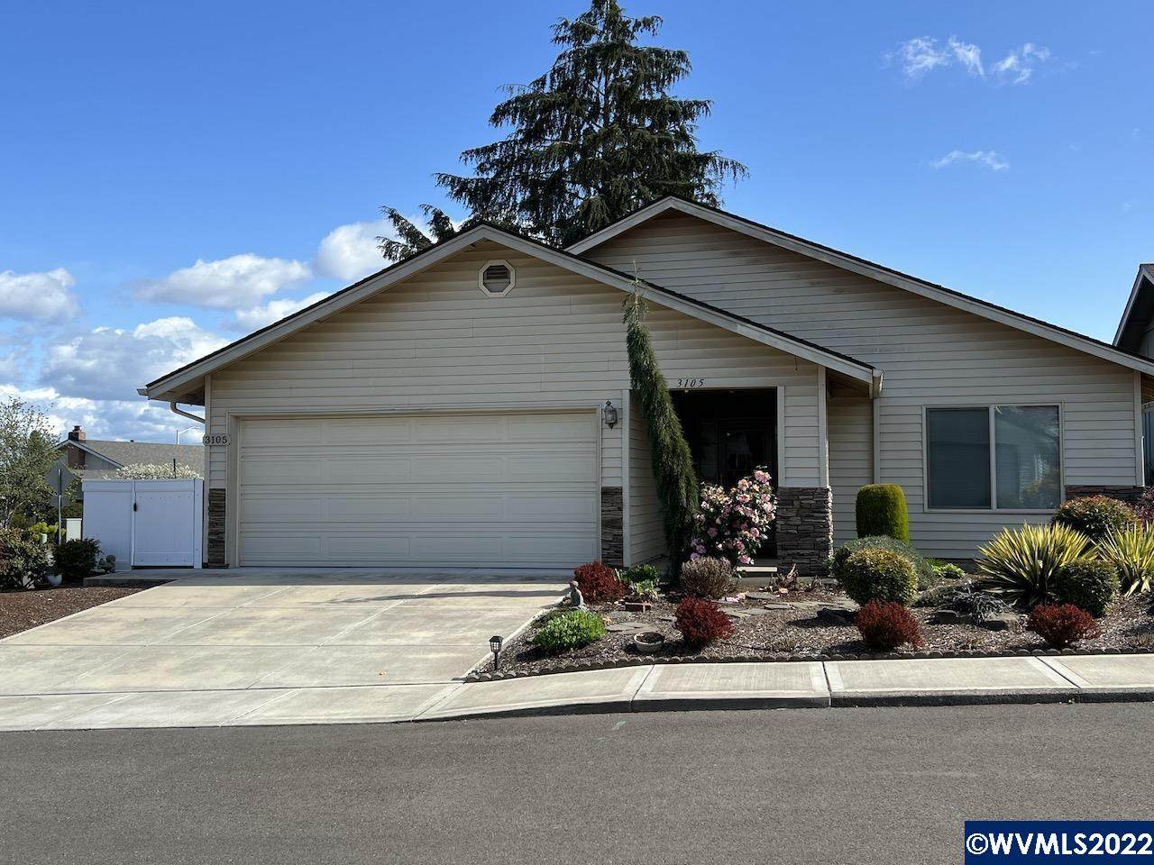 3105 Oakcrest Dr - Photo 1