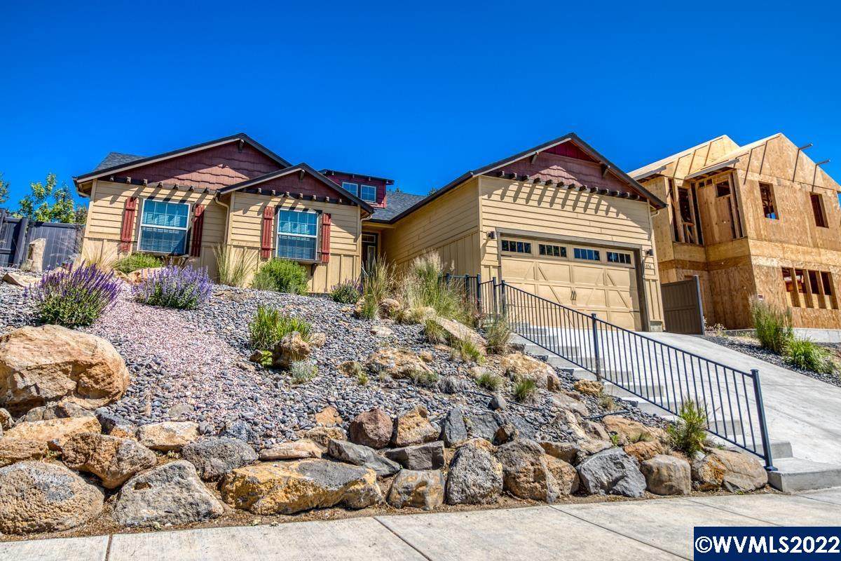 856 Black Butte Av - Photo 1