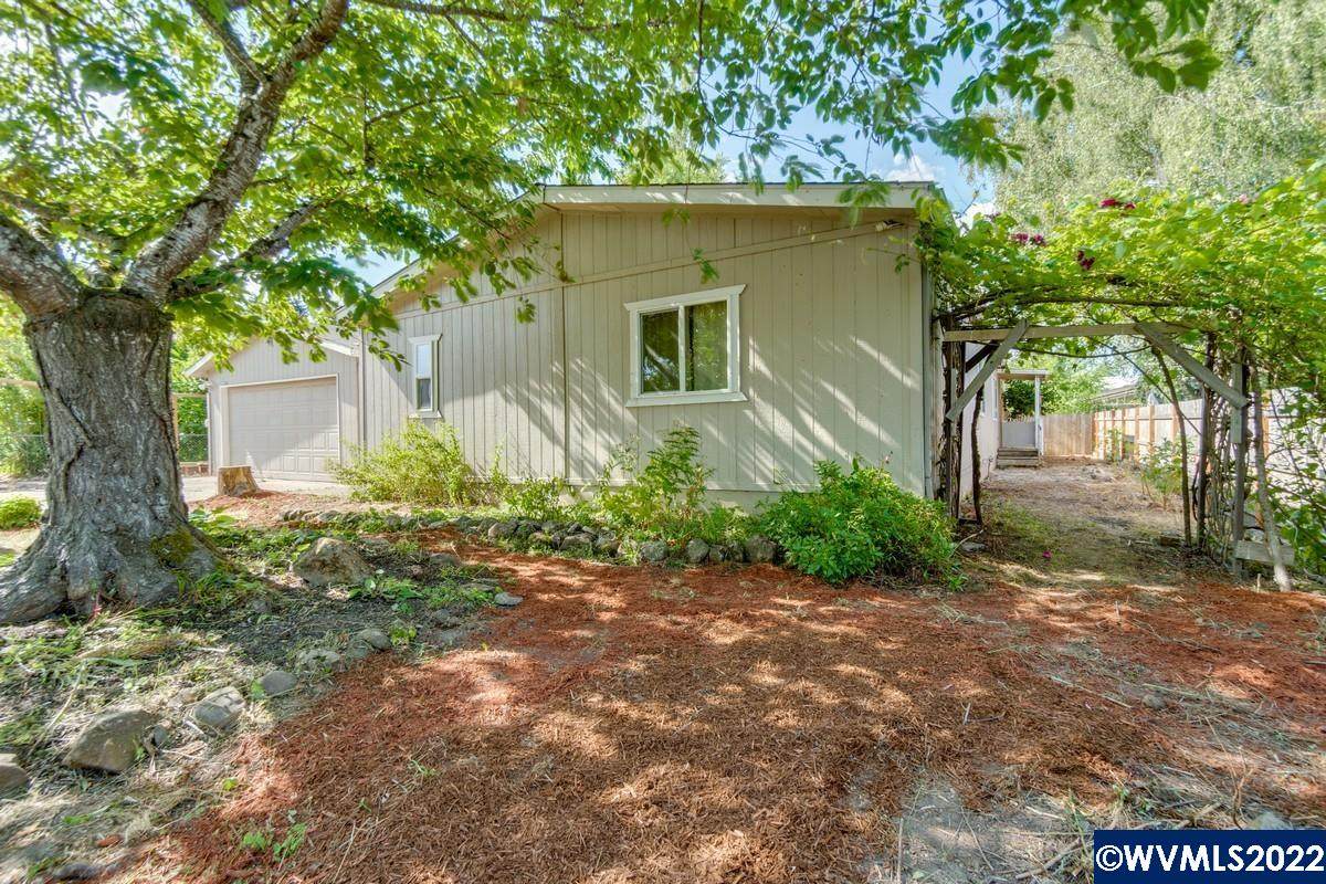 306 Roth St - Photo 1