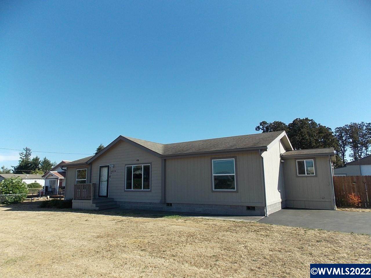 6028 Stayton Rd - Photo 1