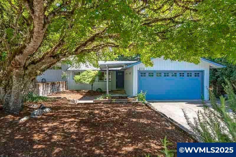 2661 Princess St - Photo 1