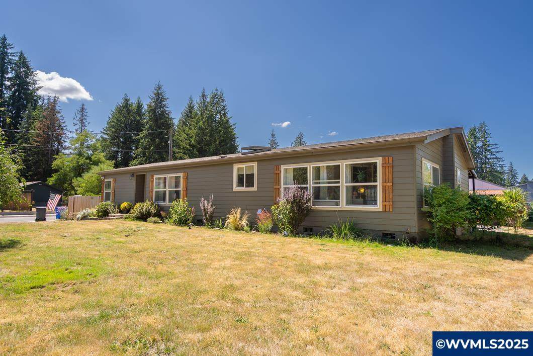 165 8th Pl - Photo 1