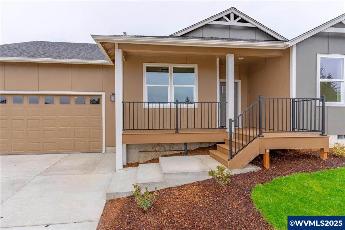 1127 Valsetz Av - Photo 1