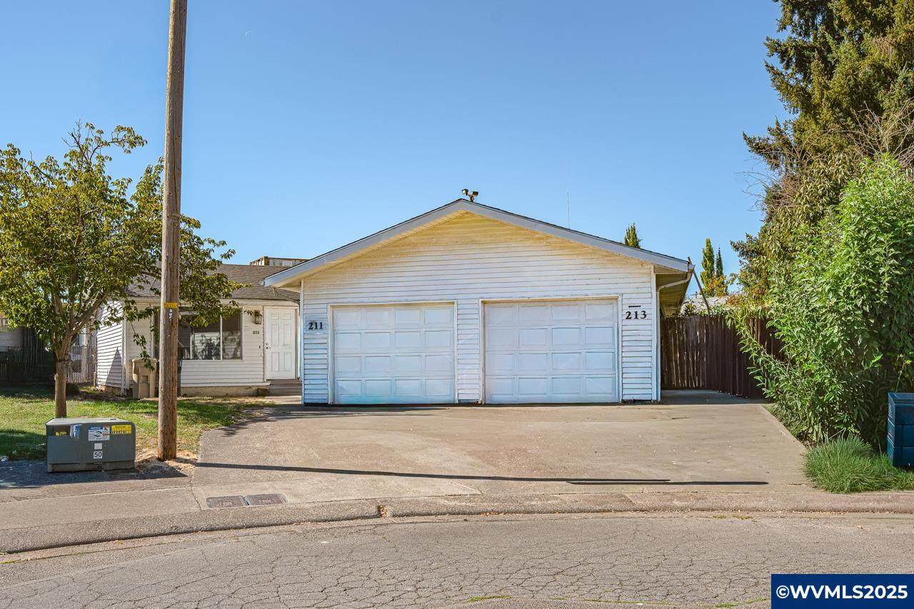 211 30th (& 213) - Photo 1