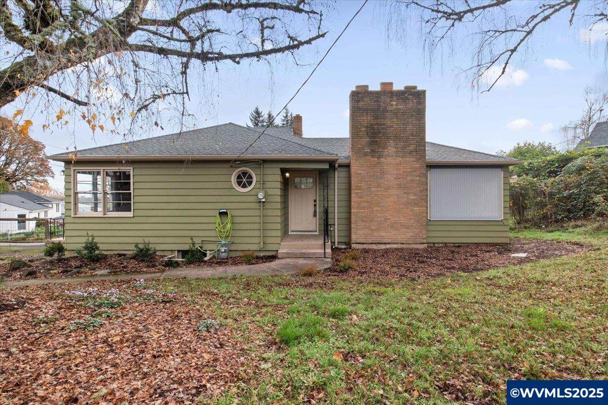 900 Cascade Dr - Photo 1