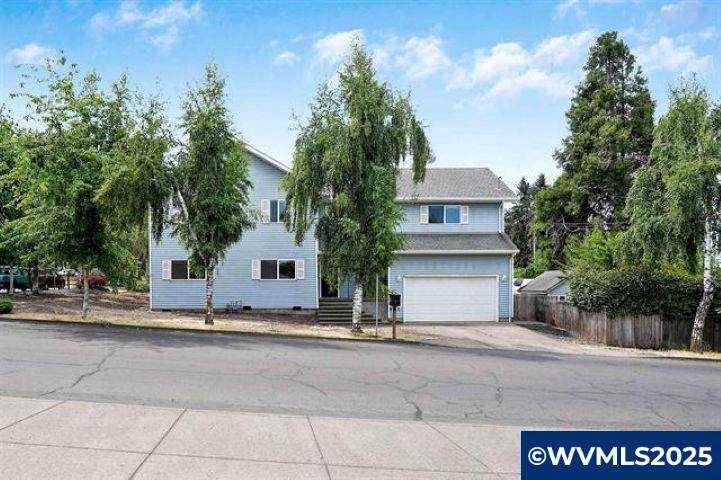 251 Fairview St - Photo 1