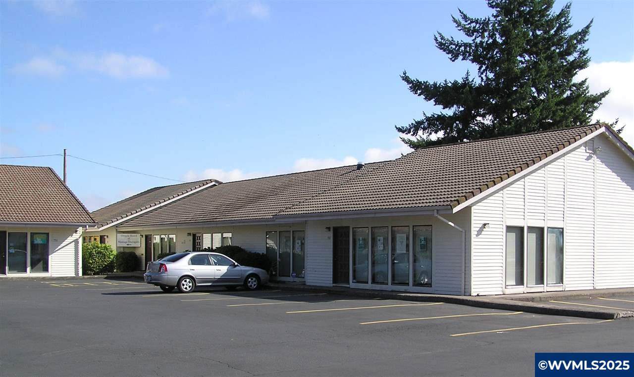 750 Hawthorne - Photo 1